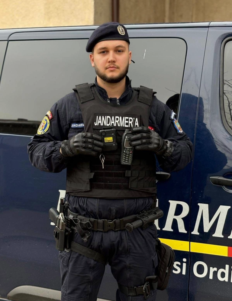 Bărbat care amenința copii cu un cuțit, imobilizat de un jandarm aflat în timpul liber, pe Bulevardul Nicolae Titulescu