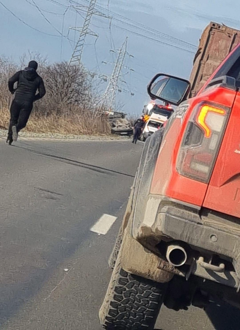 Accident pe DJ401, la Luica: autoturism răsturnat, trafic oprit