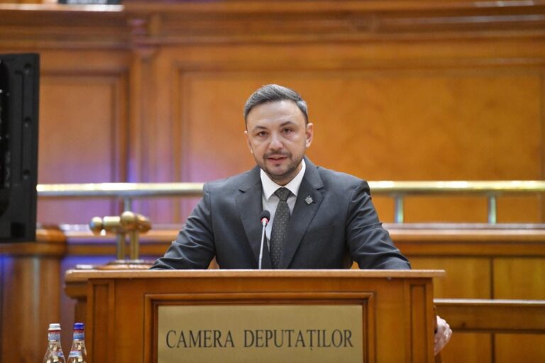 „Statul ia mai mult decât costă benzina”. Mesajul deputatului AUR Dragoș Coman despre prețul carburanților