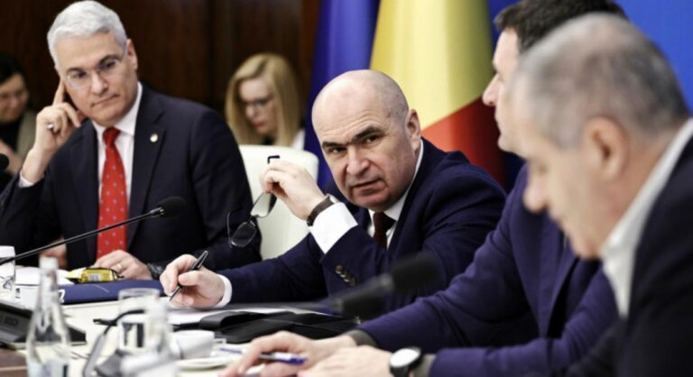 80% dintre români dezaprobă Guvernul Bolojan, dar străzile rămân goale. De ce nu ies oamenii la proteste