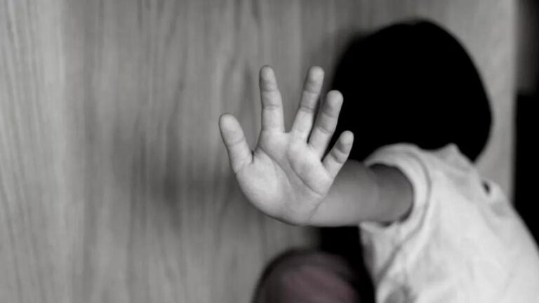 Învățătoare din Călărași, sub control judiciar după ce ar fi lovit trei elevi de 6-7 ani în timpul orelor