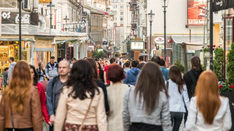 Inflația urcă la 9,9% în România. Alimentele s-au scumpit cu 7,67%, în ciuda promisiunilor de ieftiniri