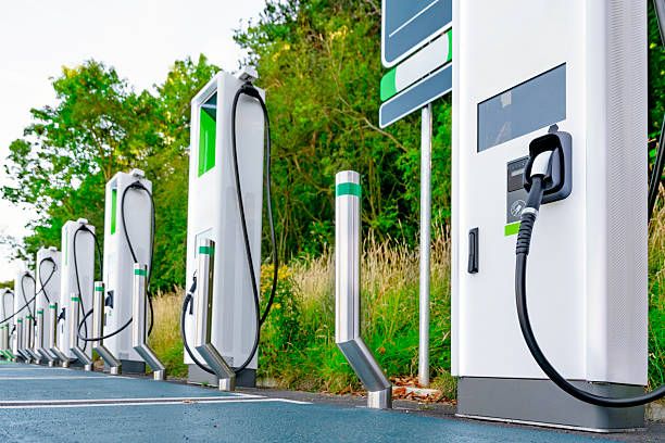 USR vrea amenzi pentru șoferii care ocupă locurile de încărcare pentru mașini electrice