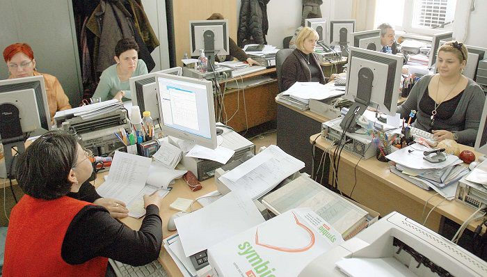 Revoluție în sistemul bugetar: Sporurile pentru condiții vătămătoare și indemnizația de hrană ar putea fi eliminate. Ce prevede noua lege a salarizării