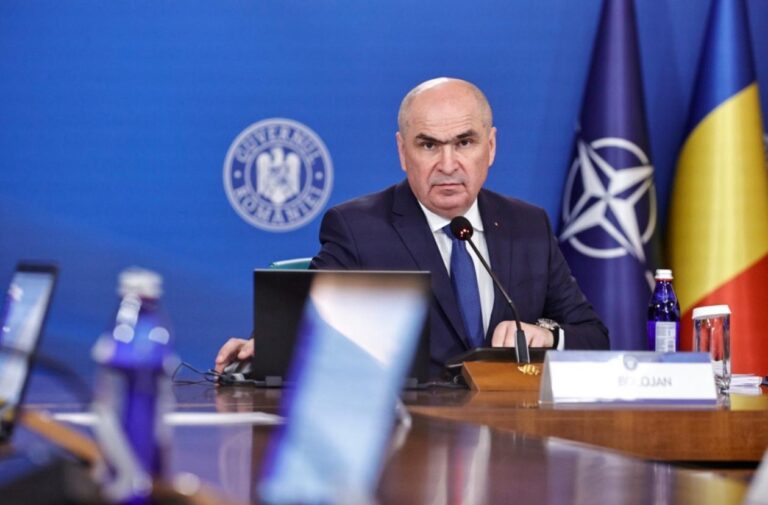 Zi decisivă pentru Ilie Bolojan. Moțiunea se votează astăzi, dar calculele s-au complicat în ultimul moment