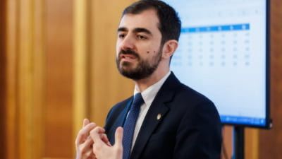 Românii muncesc mult, dar rămân cu puțin. Claudiu Năsui spune că taxele prea mari îi împing pe angajați spre sărăcie