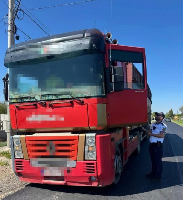 Camioanele și autobuzele, luate la verificat în trafic. Controale speciale ale poliției în județul Călărași