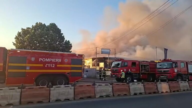 Incendiu puternic la un depozit de cauciucuri din Bragadiru. Trei persoane au fost rănite, iar locuitorii au primit mesaj RO-ALERT
