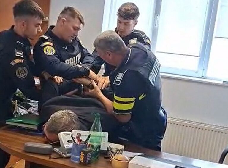Scandal uriaș la Garda Forestieră. Fostul șef al instituției, încătușat de polițiști chiar în sediu