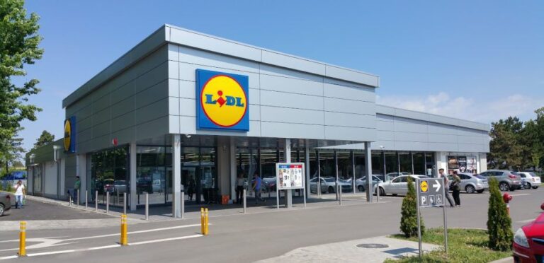 Alertă la un supermarket din Călărași. Un bărbat, acuzat că ar fi încercat să atragă un minor, a fost dus la audieri